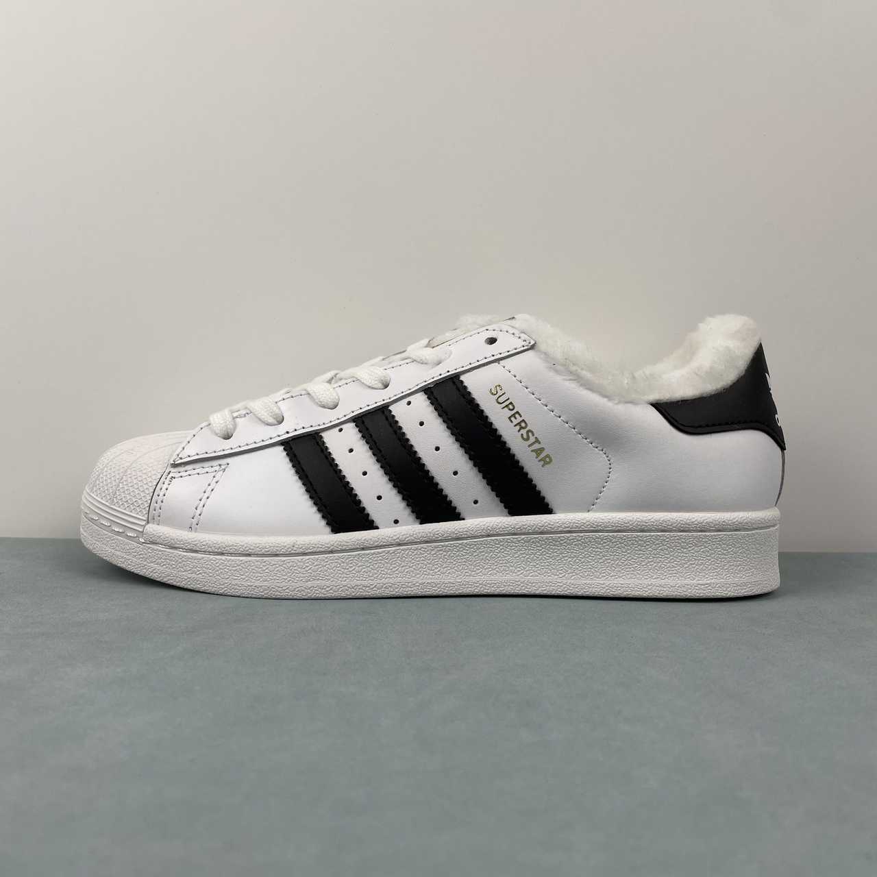 adidas Superstar