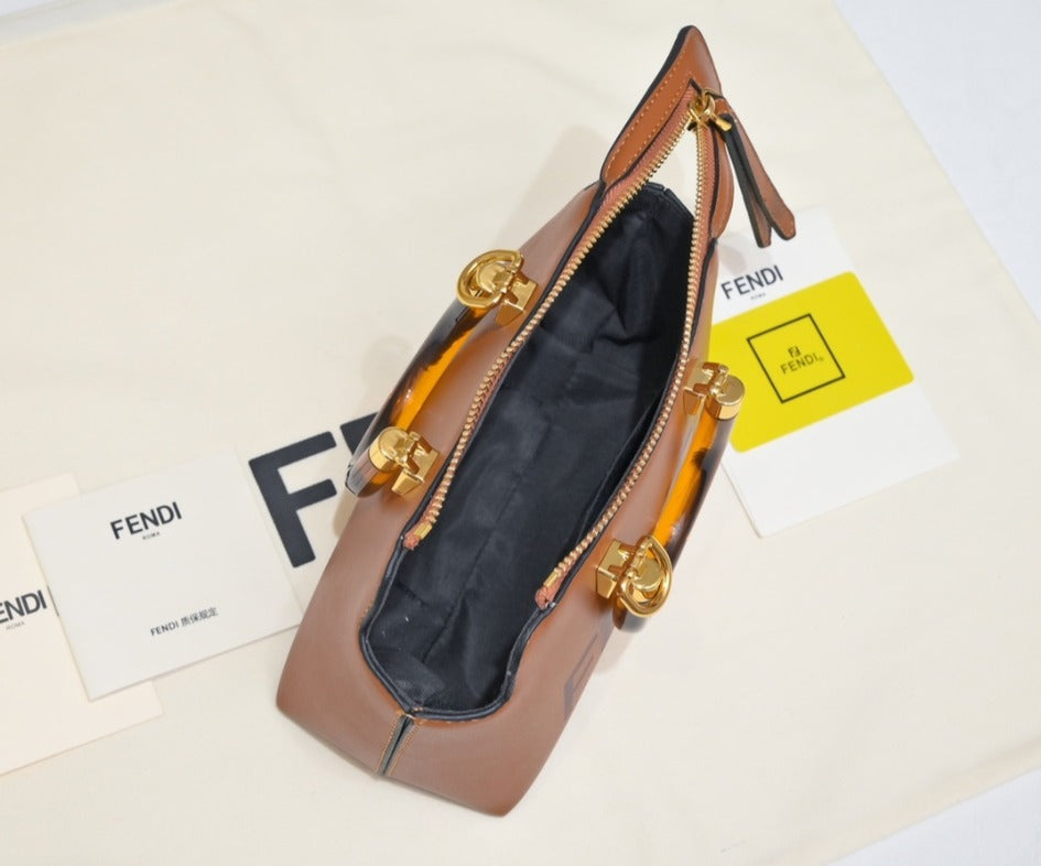 Sac à main FENDI Roma en cuir marron avec bandoulière